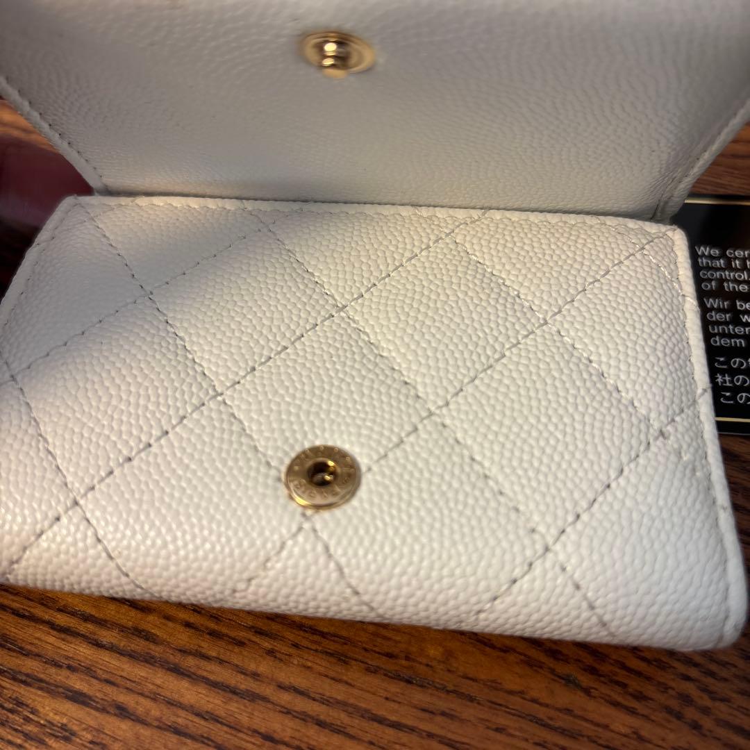 CHANEL白三つ折り財布
