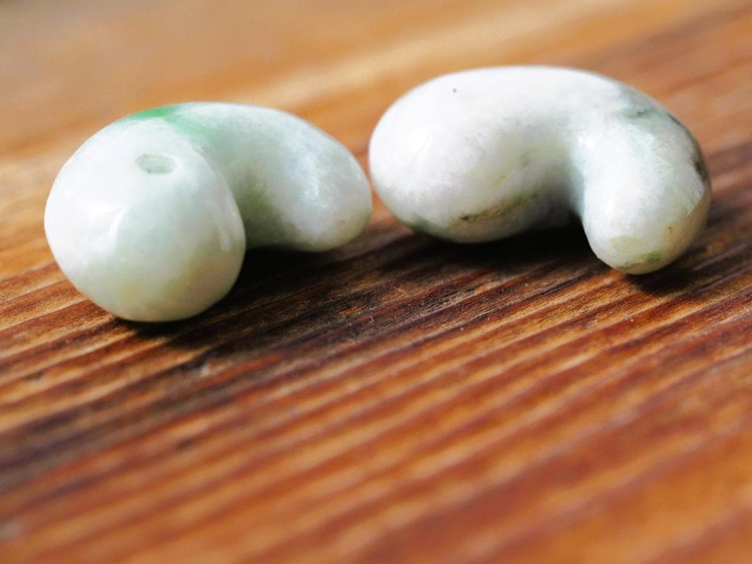 糸魚川翡翠　勾玉　ルース　和装　天然無処理ヒスイ　根付