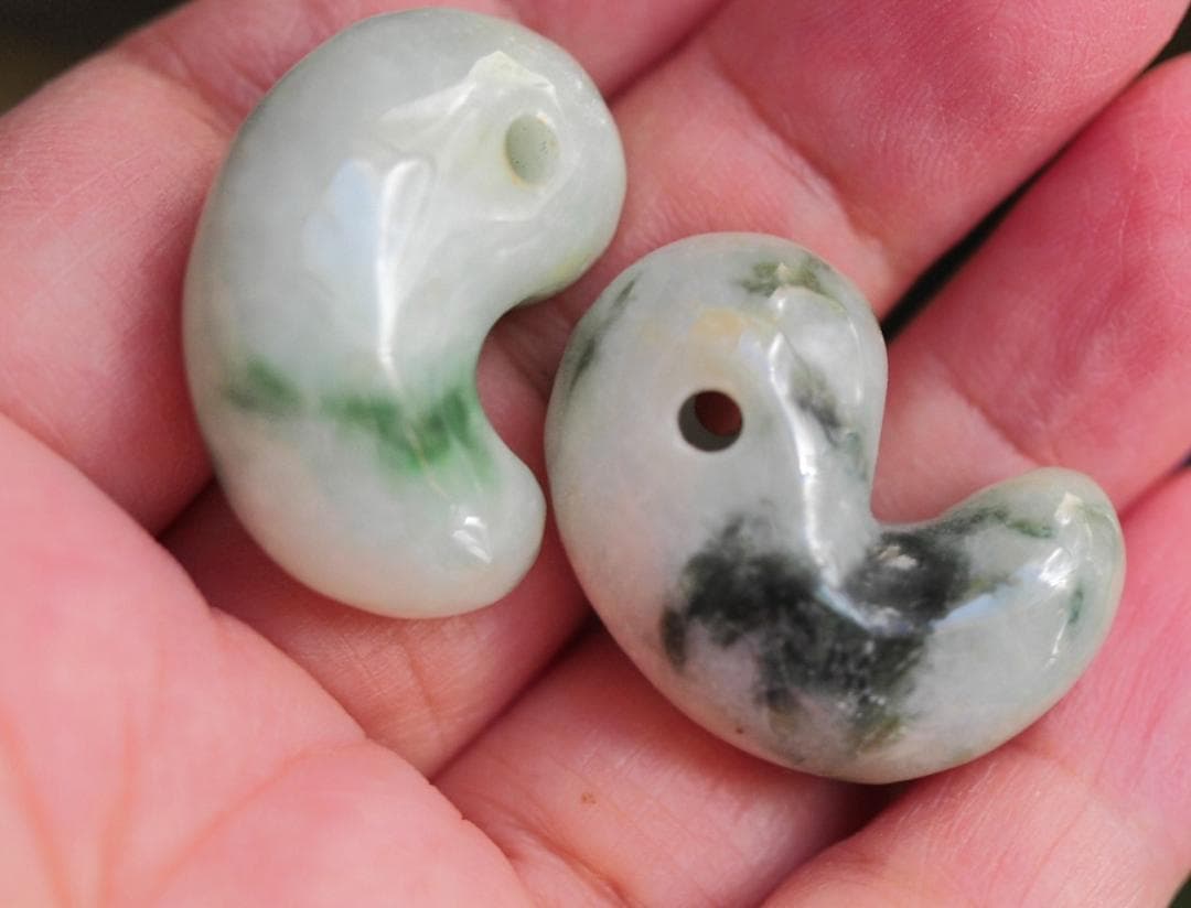 糸魚川翡翠　勾玉　ルース　和装　天然無処理ヒスイ　根付