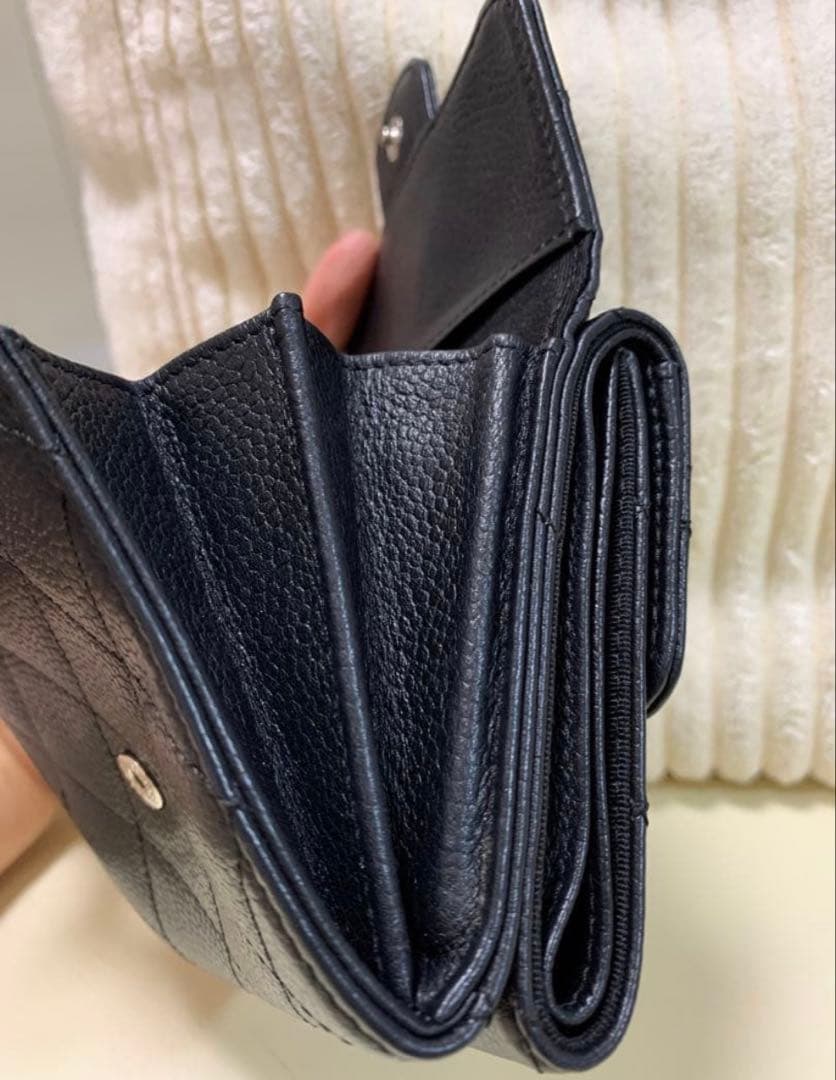 美品 希少 CHANEL キャビアスキン 両開きシャネルマーク金具 三つ折り財布