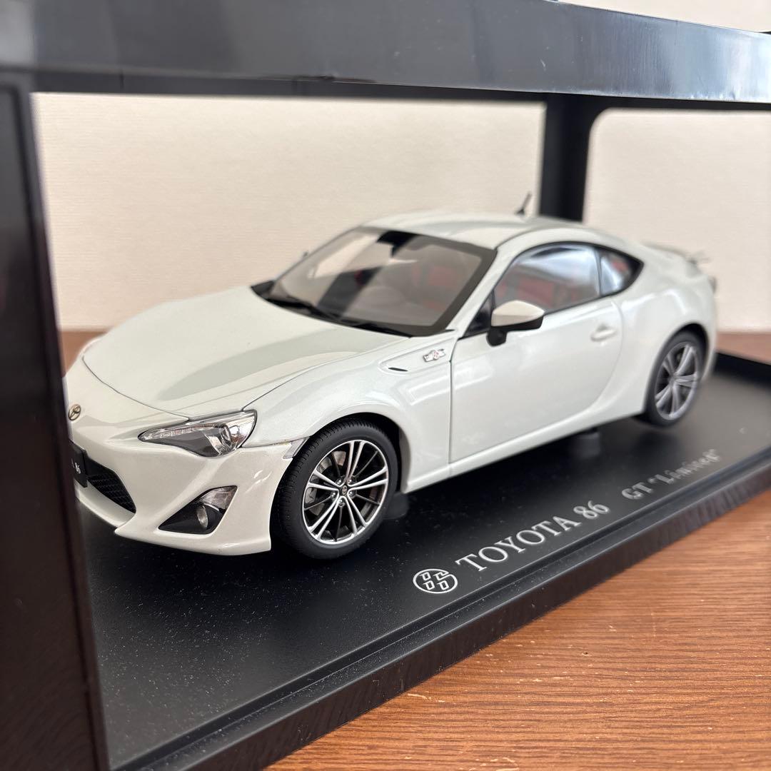 オートアート　トヨタ　TOYOTA 86 1/18 ミニカー　ホワイト