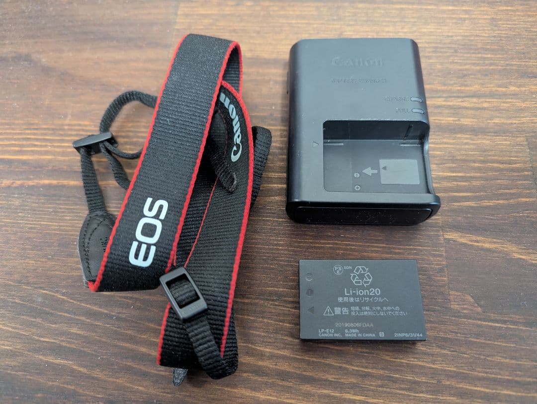 Canon EOS Kiss M ホワイト ダブルレンズ 　美品