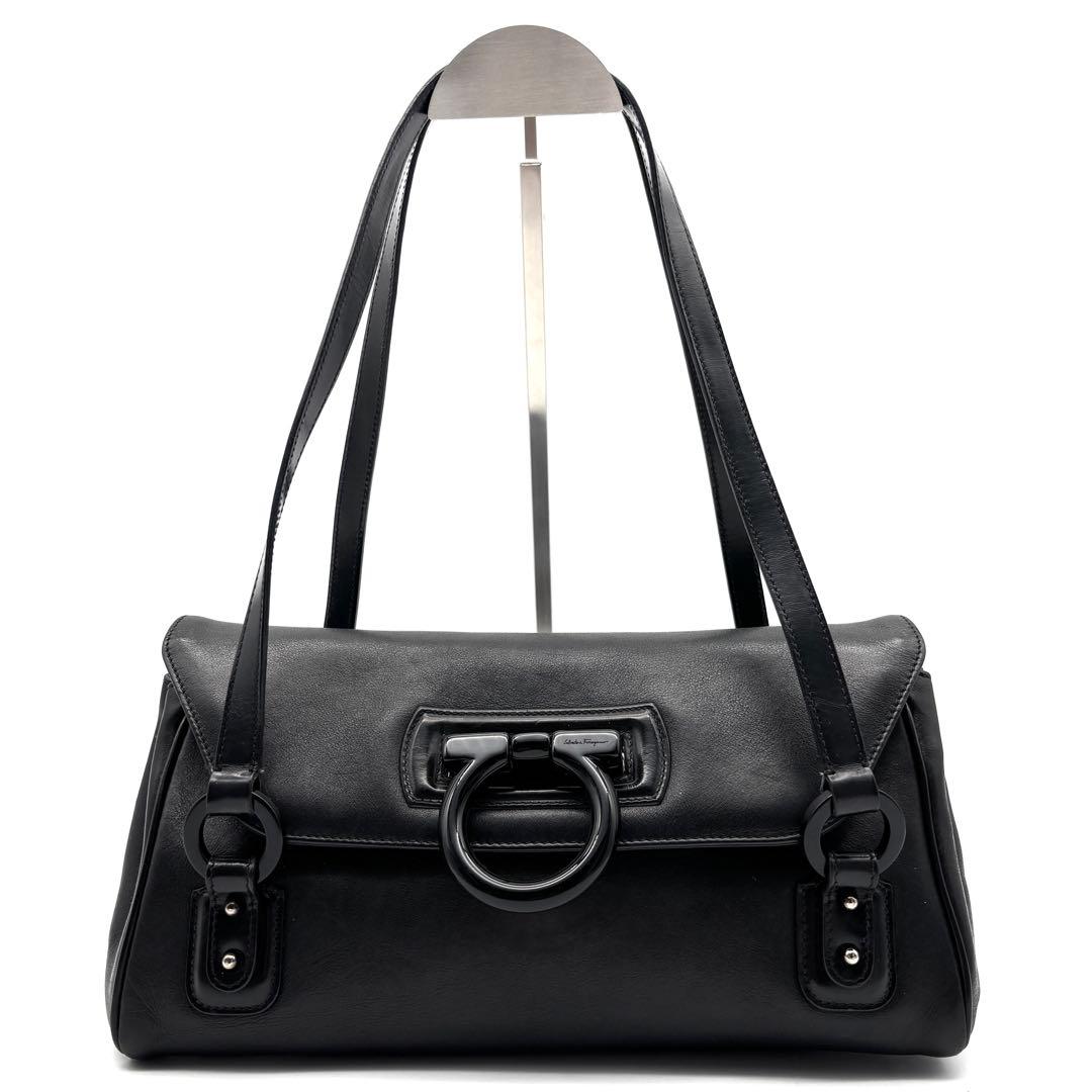 美品 サルヴァトーレフェラガモ ハンドバッグ ガンチーニ レザー 肩掛け可 黒