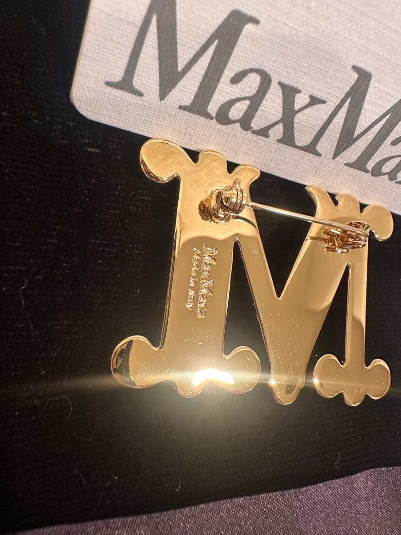 マックスマーラ　Mブローチ　レアカラー