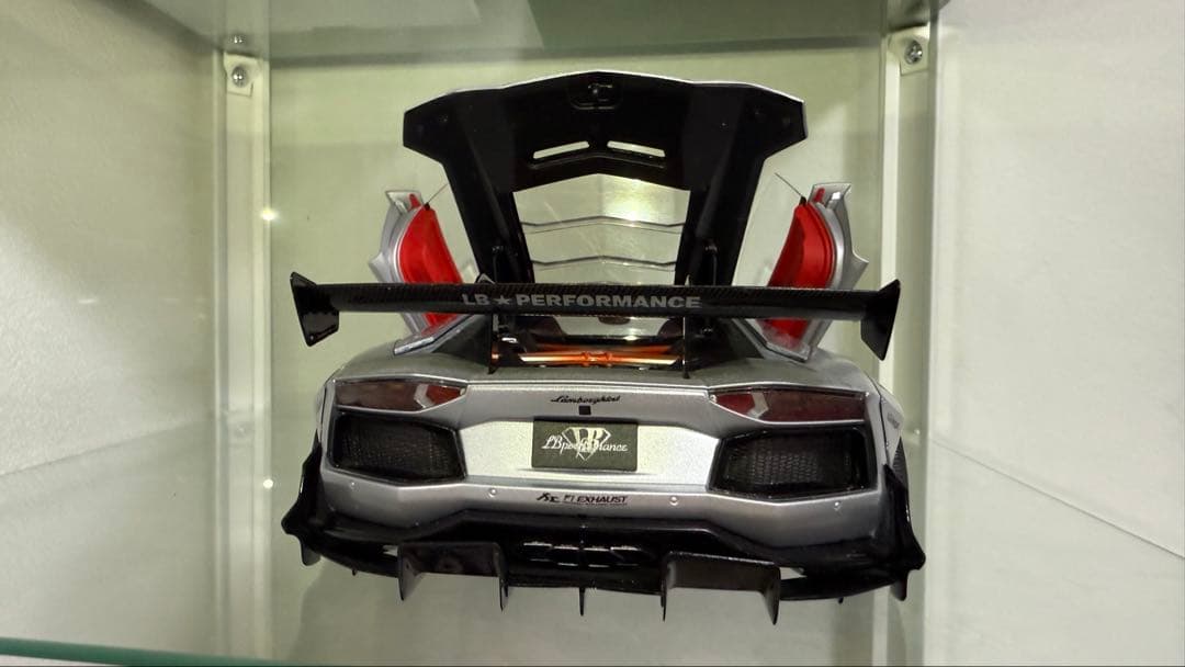 ミニカー Lamborghini Aventador LB Performance1/18