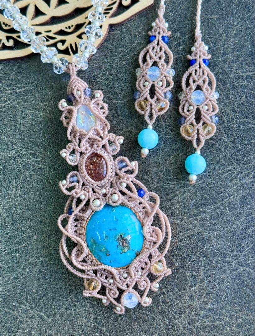 専用☆ペルシアンターコイズ＆サンストーン＆ムーンストーンのマクラメ編みネックレス