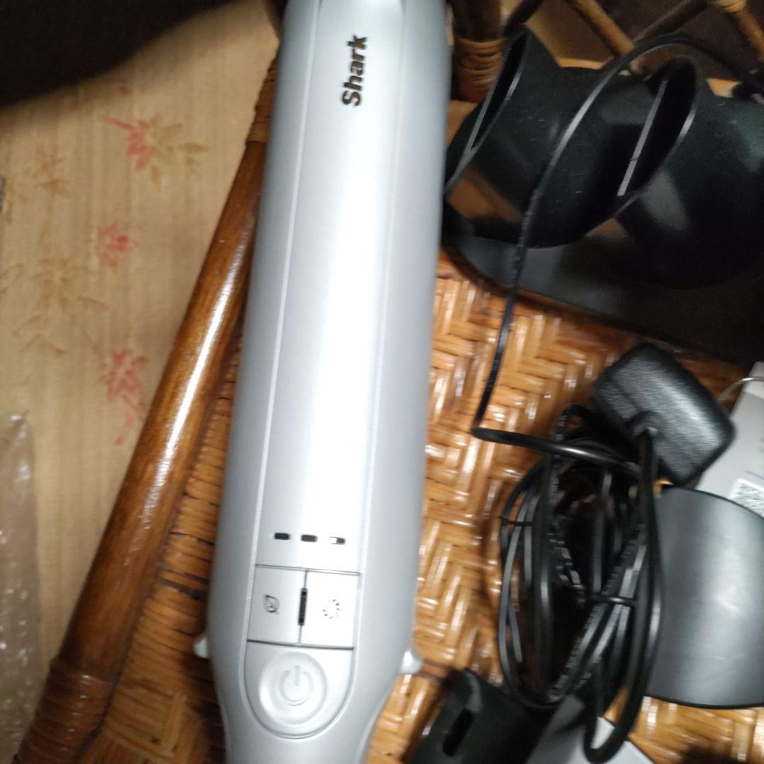 SHARK充電式ハンディクリーナー