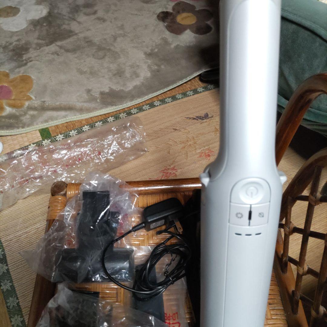 SHARK充電式ハンディクリーナー