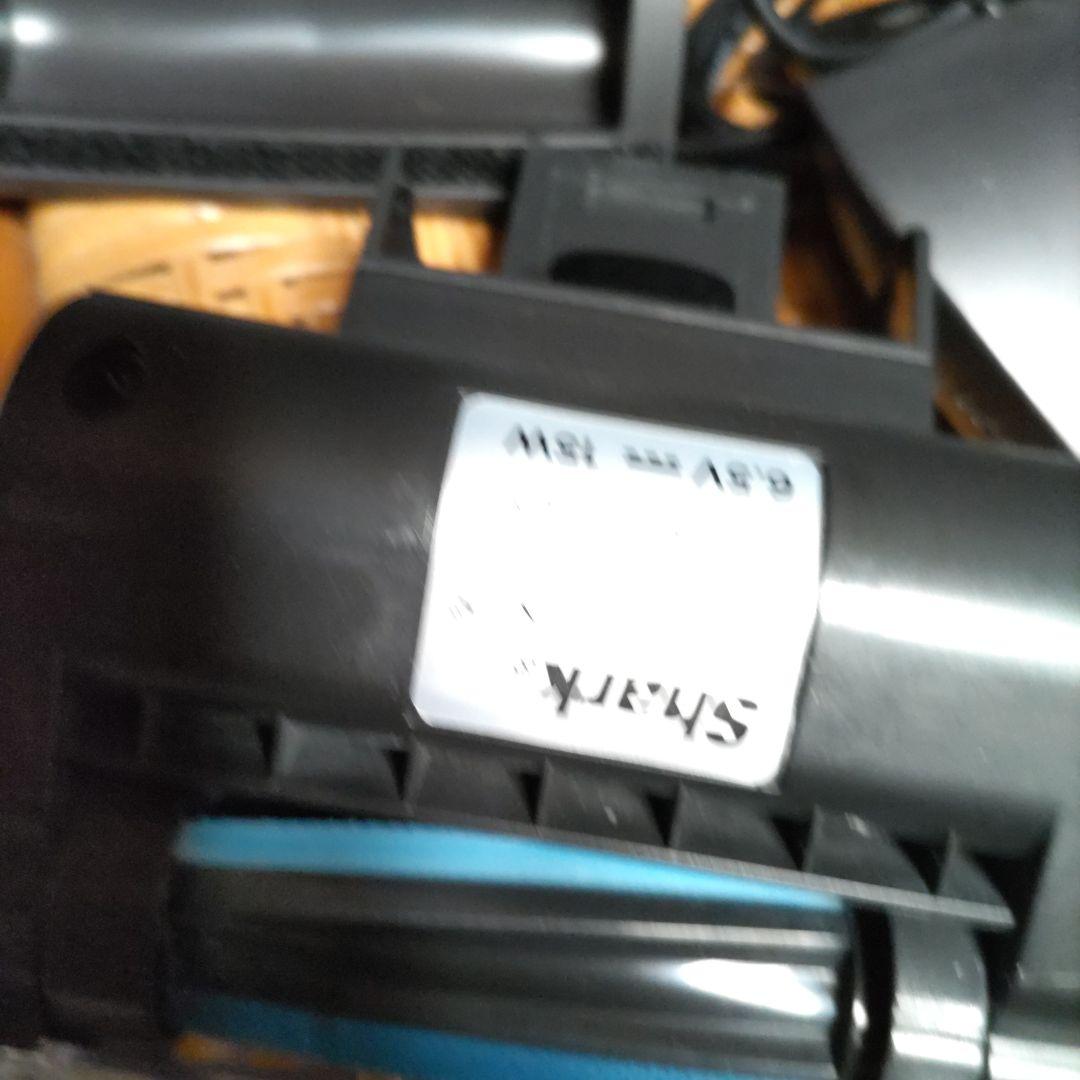 SHARK充電式ハンディクリーナー