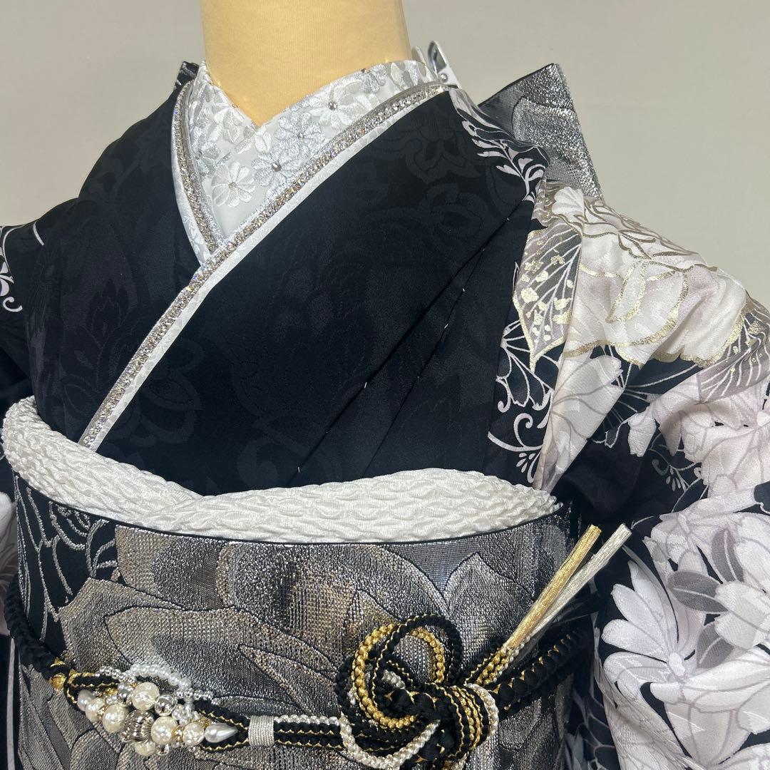シックな黒地モノトーン薔薇と乱菊の振袖フルセット