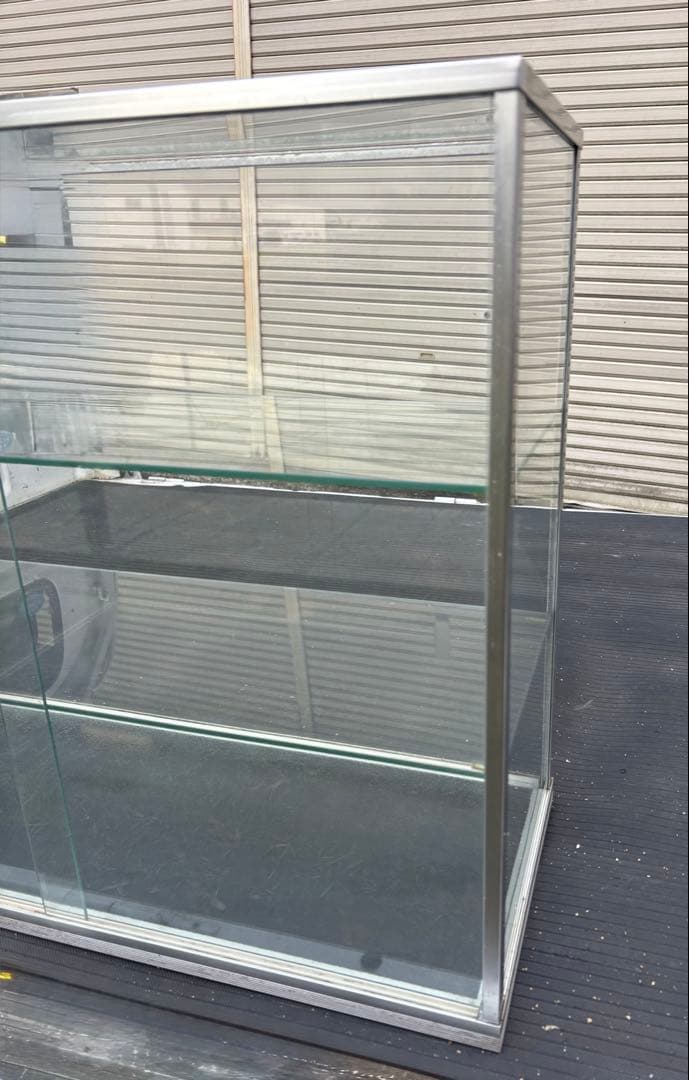 【値下げしました】レトロな中型ガラスディスプレイケース 3段