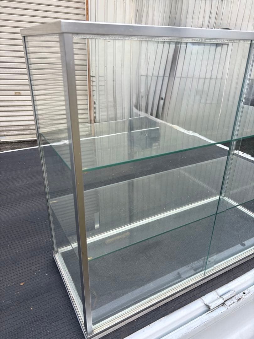 【値下げしました】レトロな中型ガラスディスプレイケース 3段