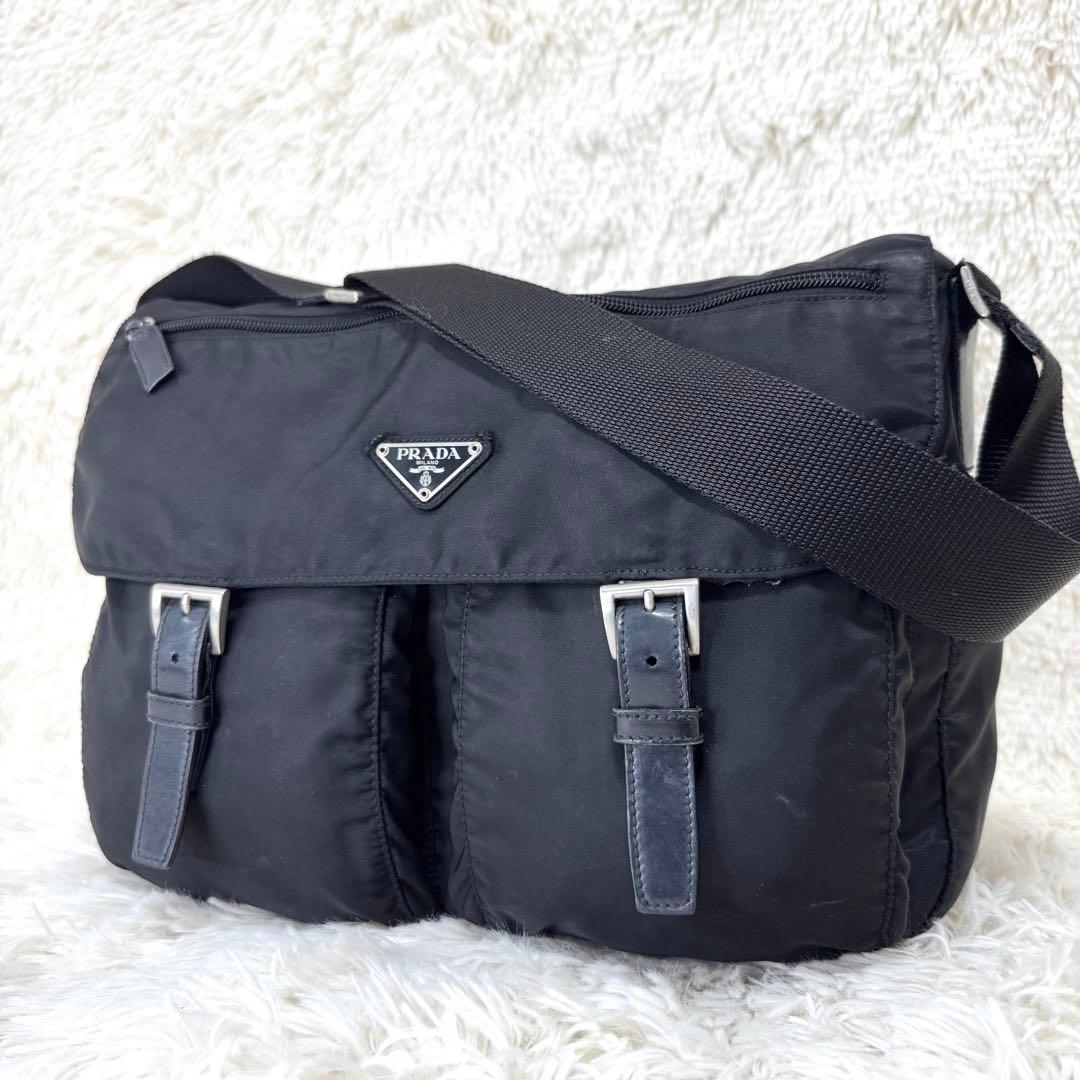 プラダ メッセンジャーバッグ ダブルポケット 黒 三角ロゴ BT1738