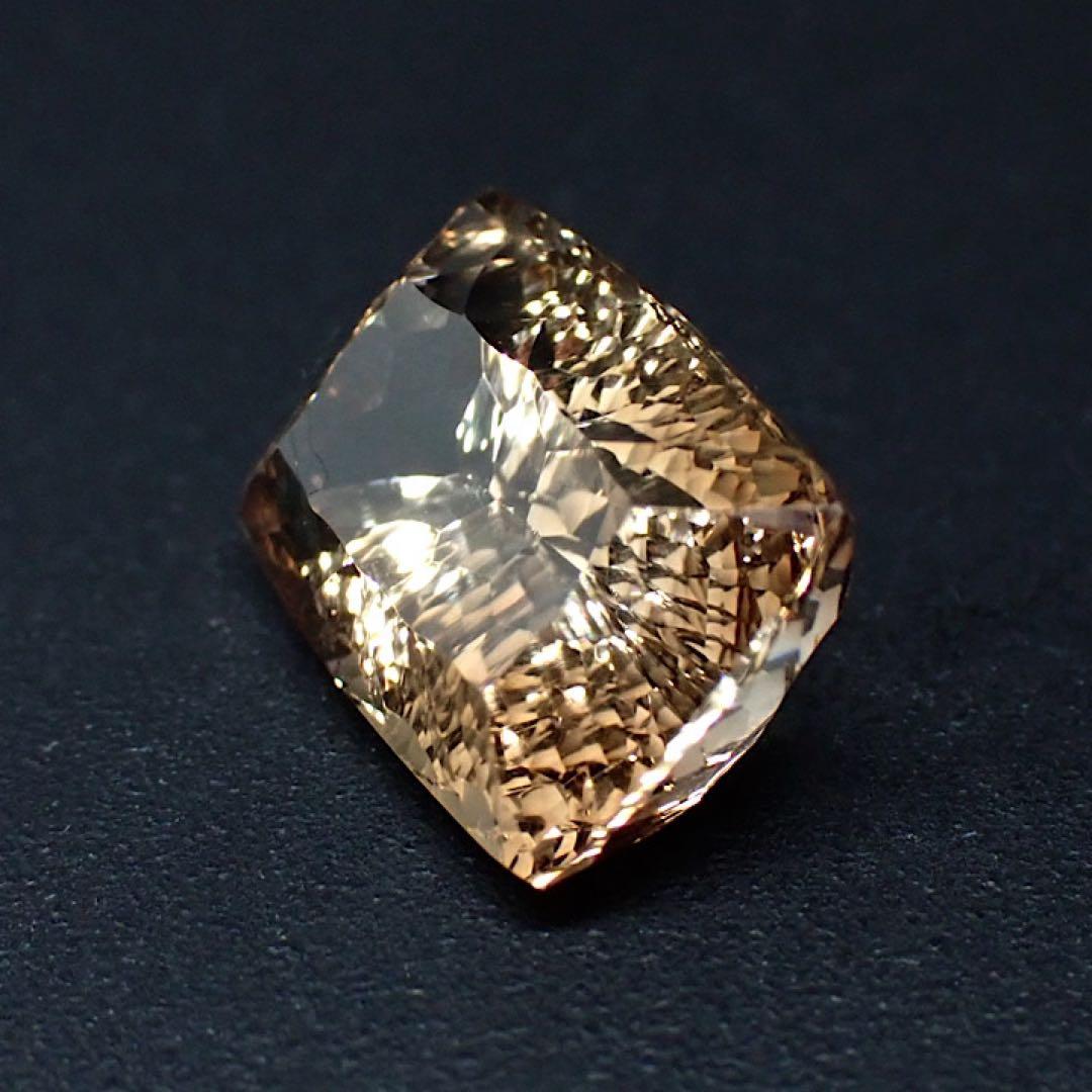 【ブラジル産】シャンパンカラートパーズ