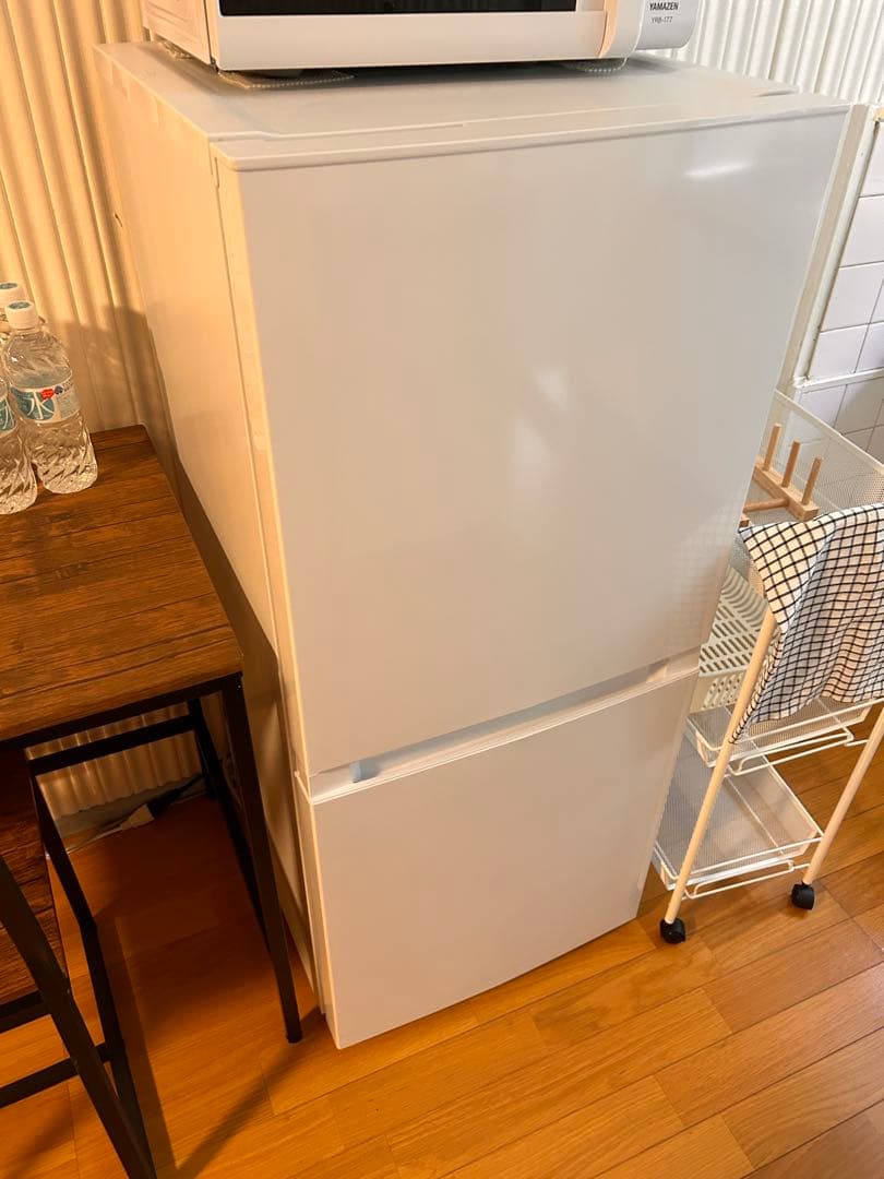 引取希望！ハイアール　2022年式！ホワイト冷蔵庫 LEDライト付き 上開き
