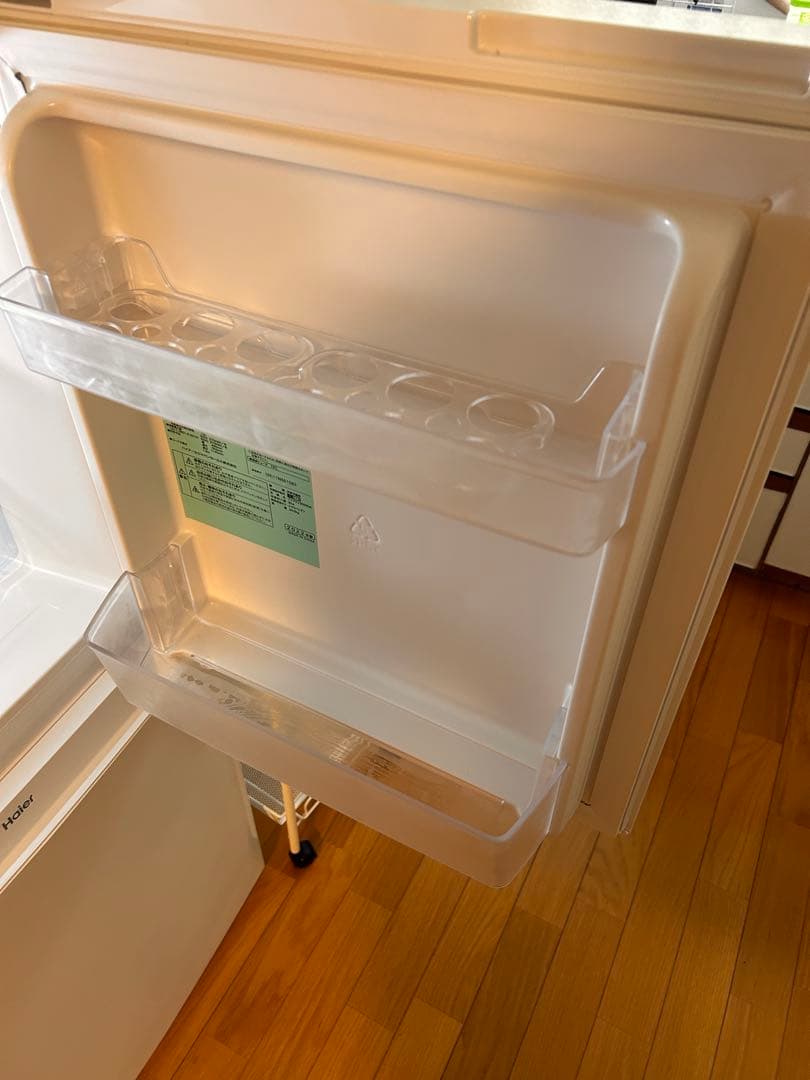 引取希望！ハイアール　2022年式！ホワイト冷蔵庫 LEDライト付き 上開き