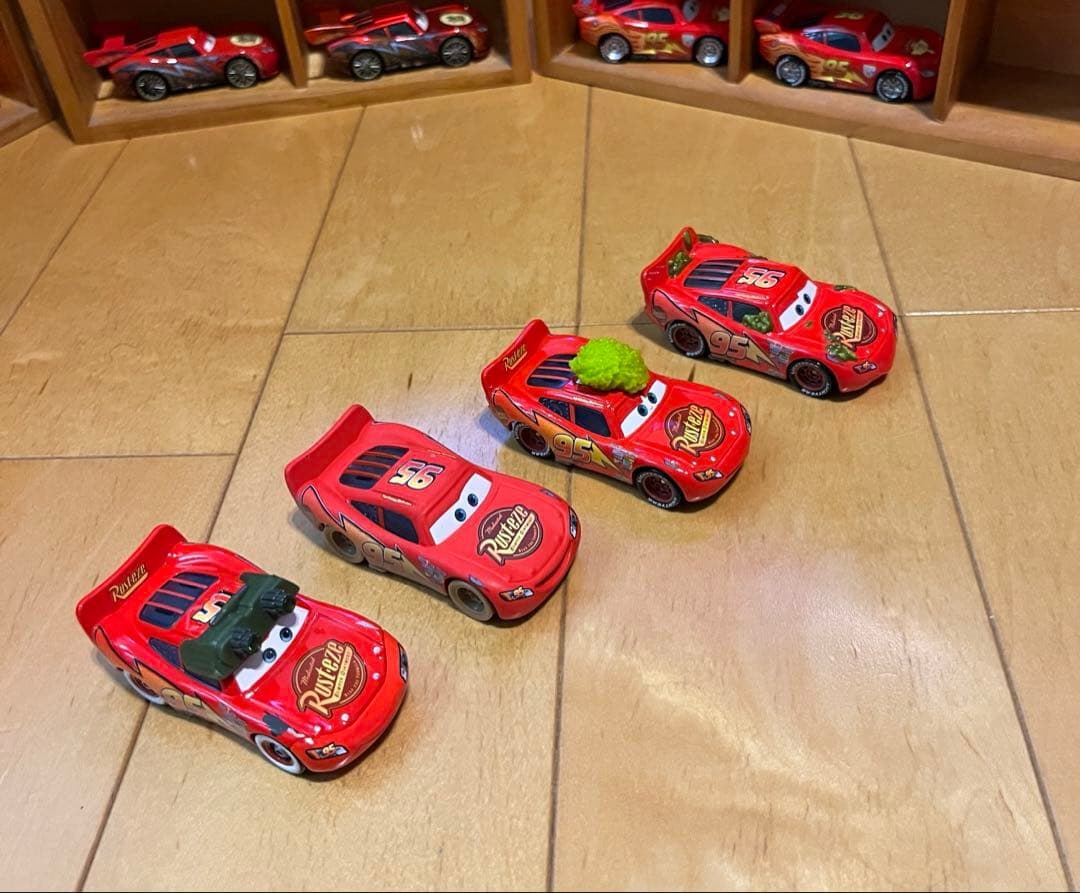 美品　マテルカーズ ライトニング・マックィーン 21台とガイドブック2冊セット