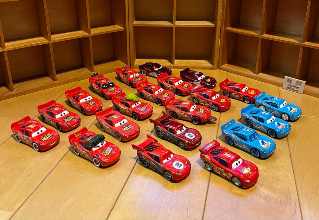 美品　マテルカーズ ライトニング・マックィーン 21台とガイドブック2冊セット