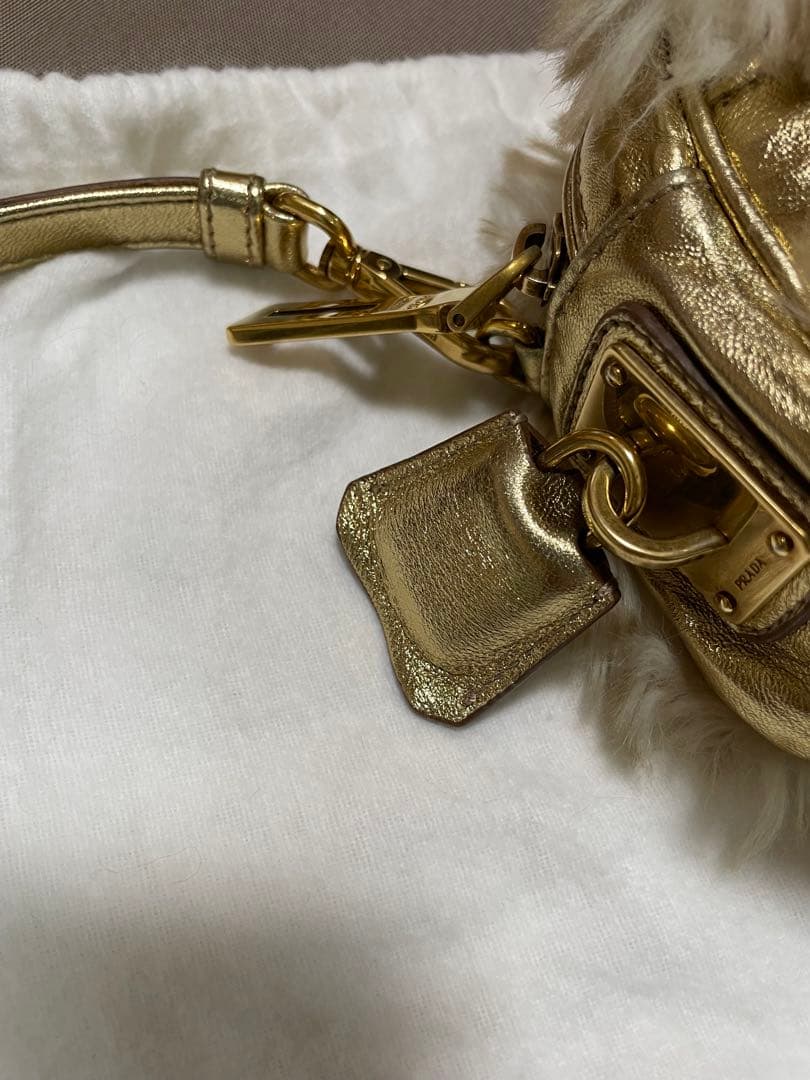 PRADA ゴールド ファー ショルダーバッグ