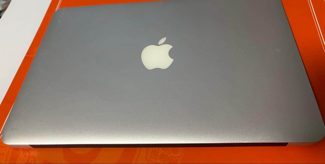 ジャンクのMacBook air 11インチA1465(2012年)。