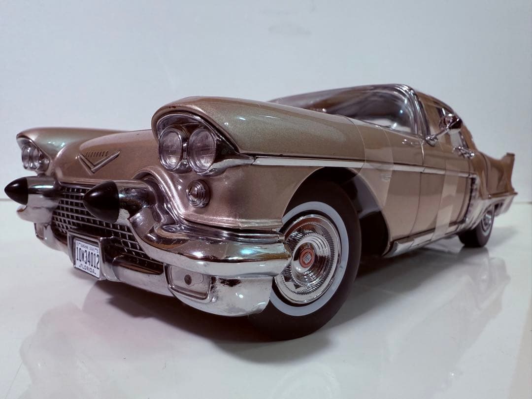 サンスター/'57 Cadillacキャデラック エルドラド ブロアム 1/18