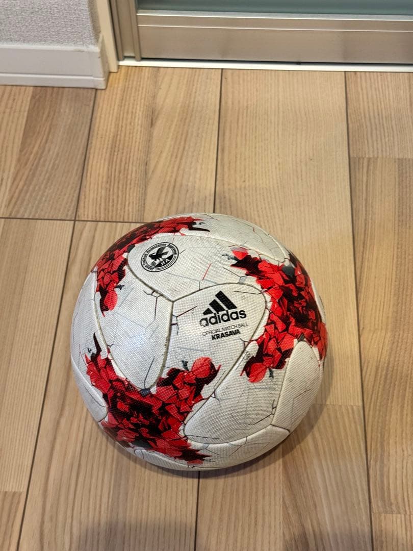 アディダス　クラサバ　公式球