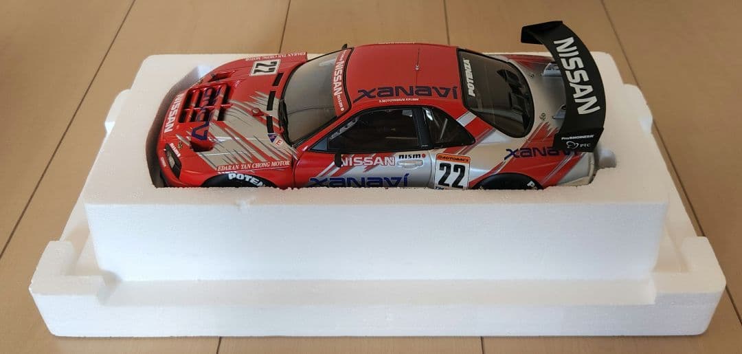 オートアート 1/18スカイライン