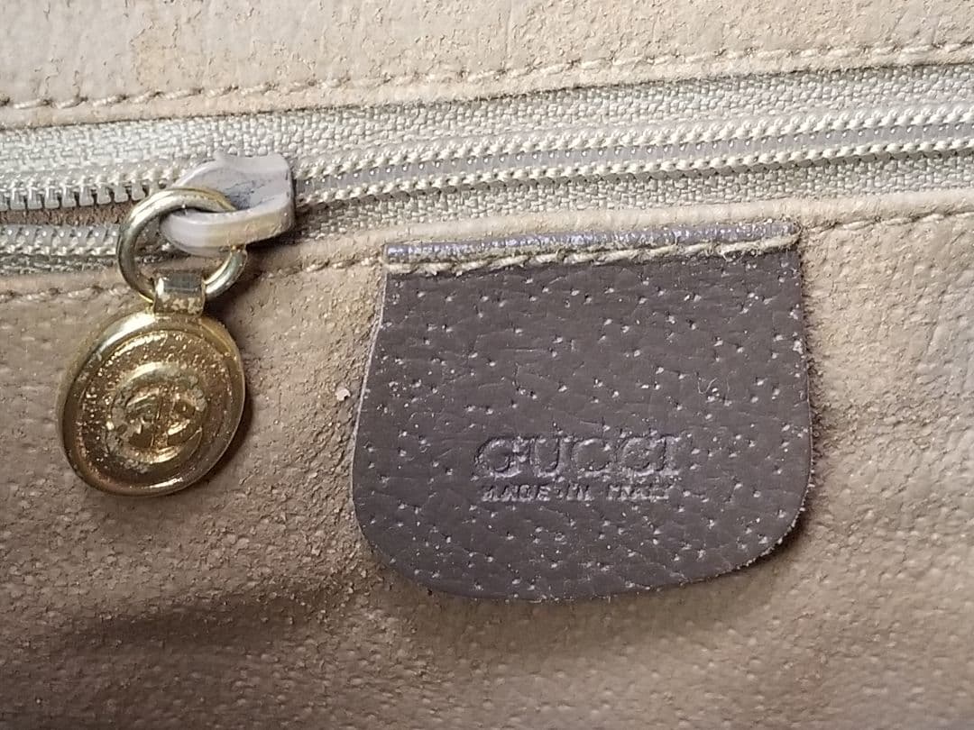 ヴィンテージ GUCCI GG ショルダーバッグ ベージュとブラウンのレザー。