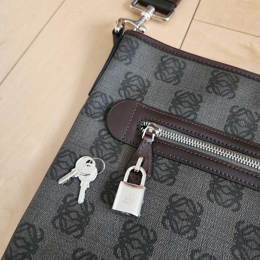 LOEWE　モノグラム柄 ショルダーバッグ　ブラウン