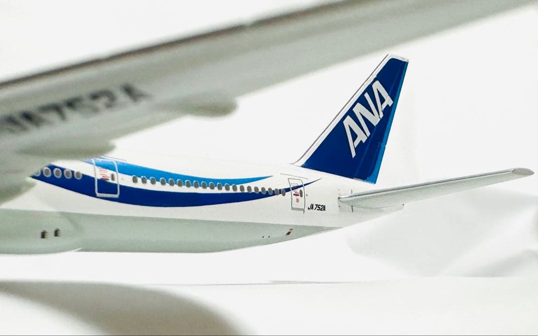 全日空商事 1/400 777-300 ANA特別塗装