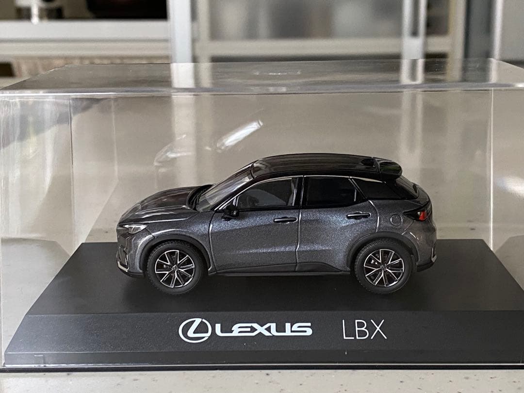 【新品】Lexus LBX ミニカー 1/43 スケール グレー