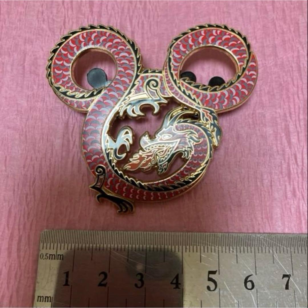 レア　ディズニー　WDI ドラゴン　キャスト　ピン　ランヤード　ストラップ　赤