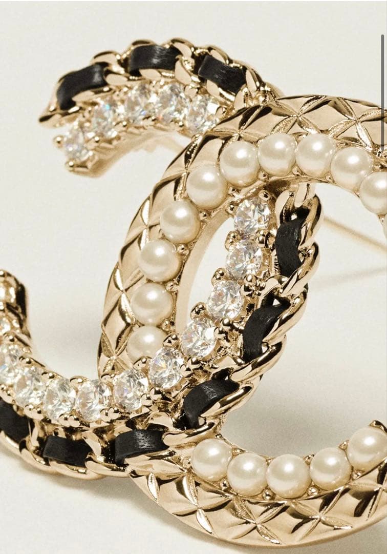 CHANEL ブローチ　CHANELマークの方のみ