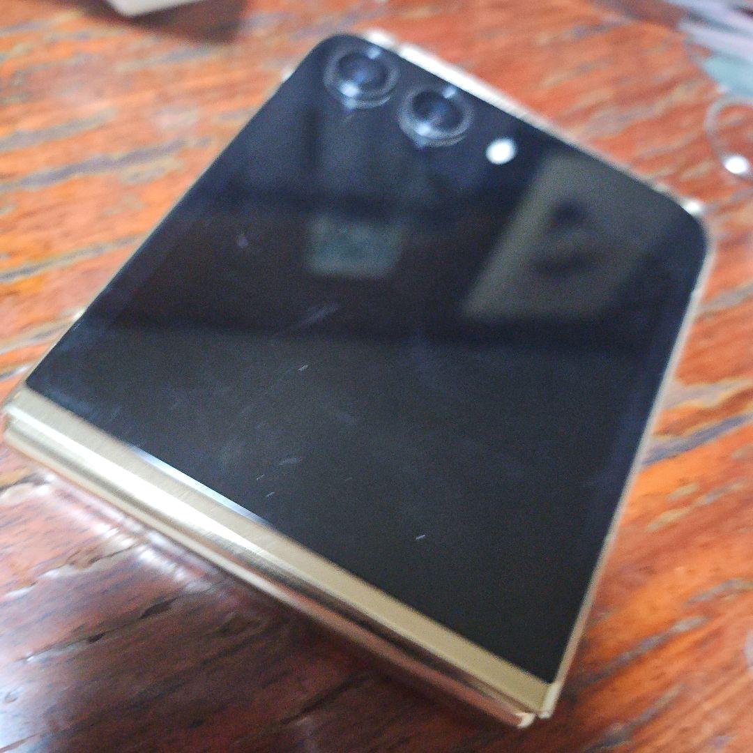 ui8! Galaxy Z Flip5　ジャンク