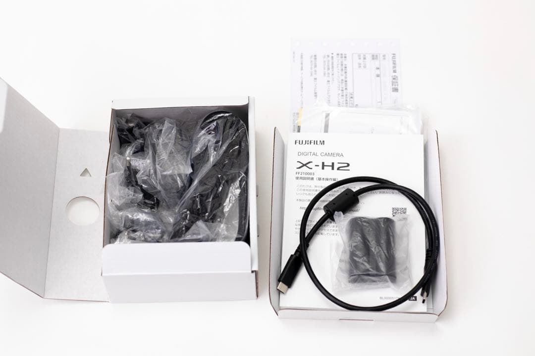 FujifilmX-H2とグリッター、チャージャー、バッテリー付き257枚撮影