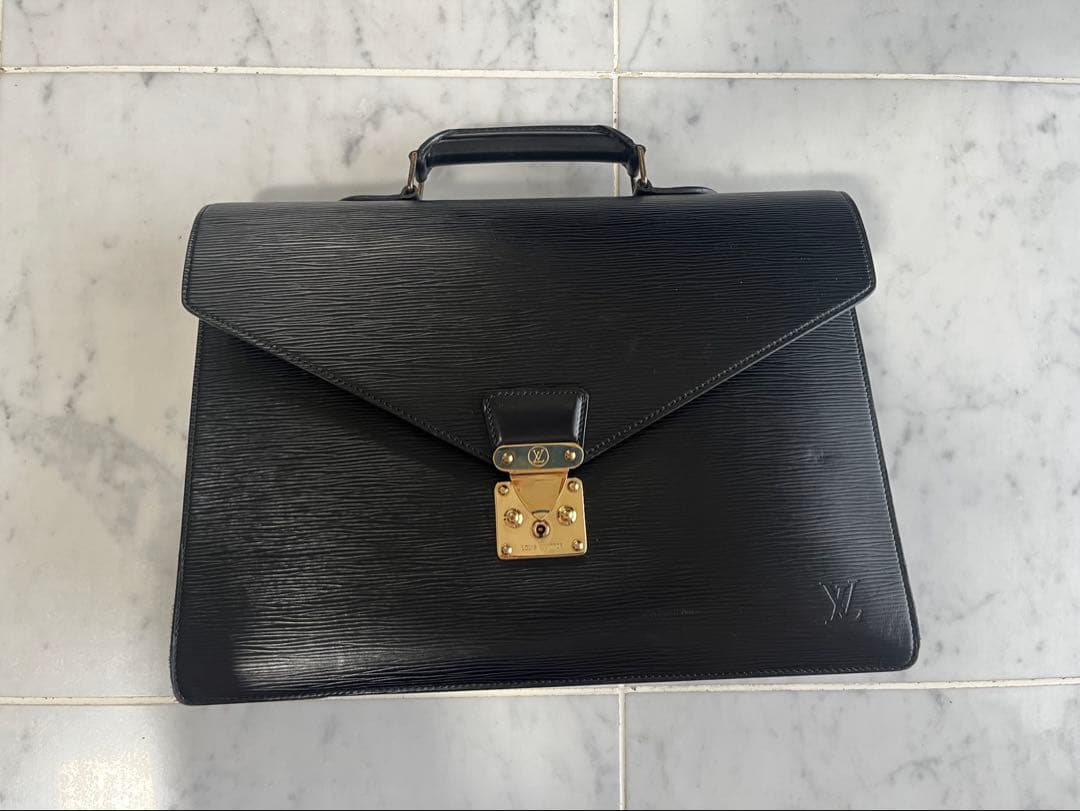 LOUIS VUITTON セルヴィエットコンセイエピビジネスバック