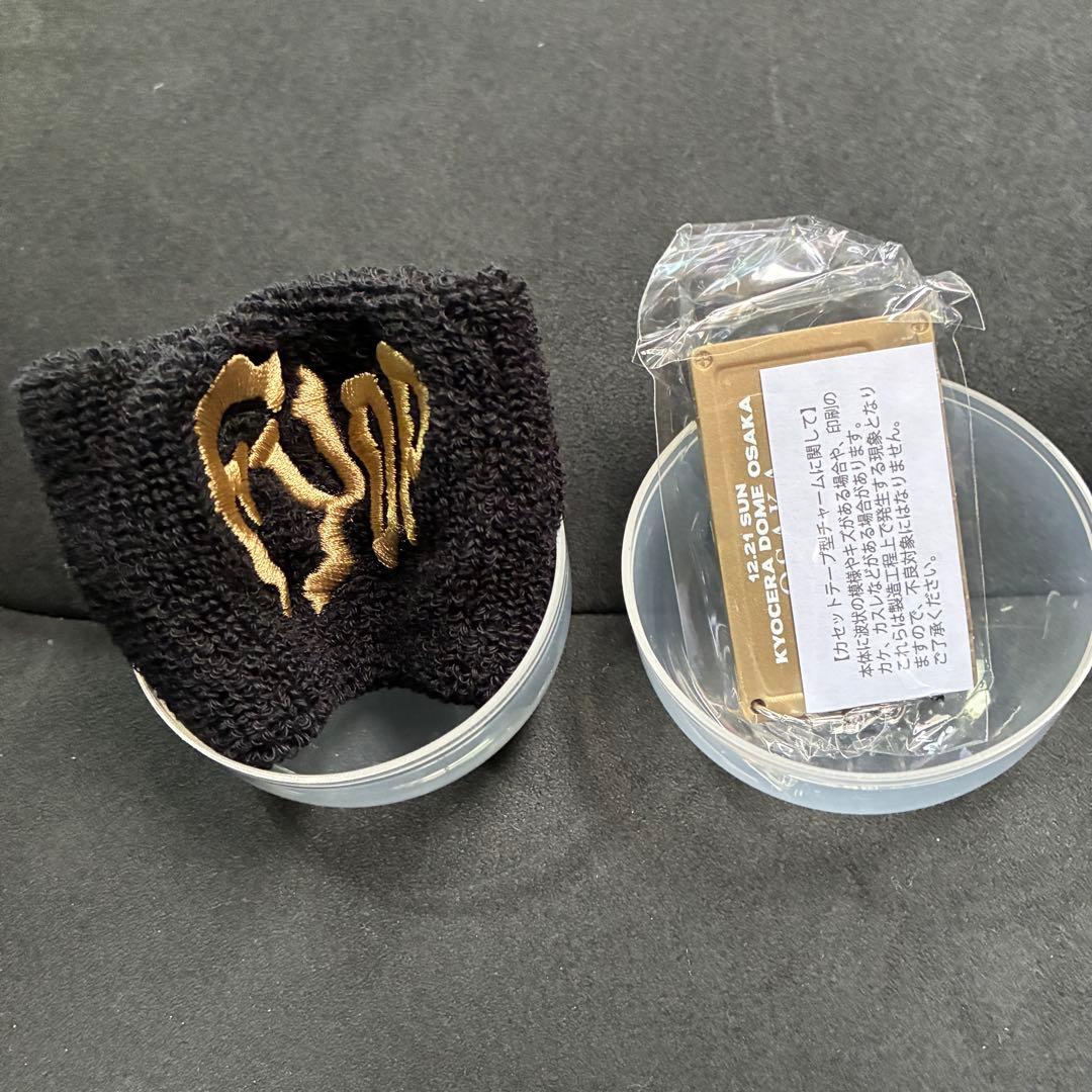 B’z FYOP ガチャガチャ 日付入り 限定 カセットチャーム リストバンド