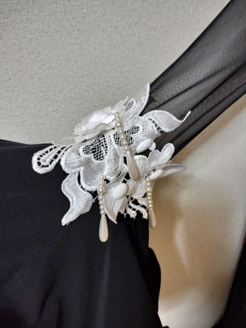 ジャンティ社交ダンス、スタンダードドレス、黒いドレスに白い小花が素敵！