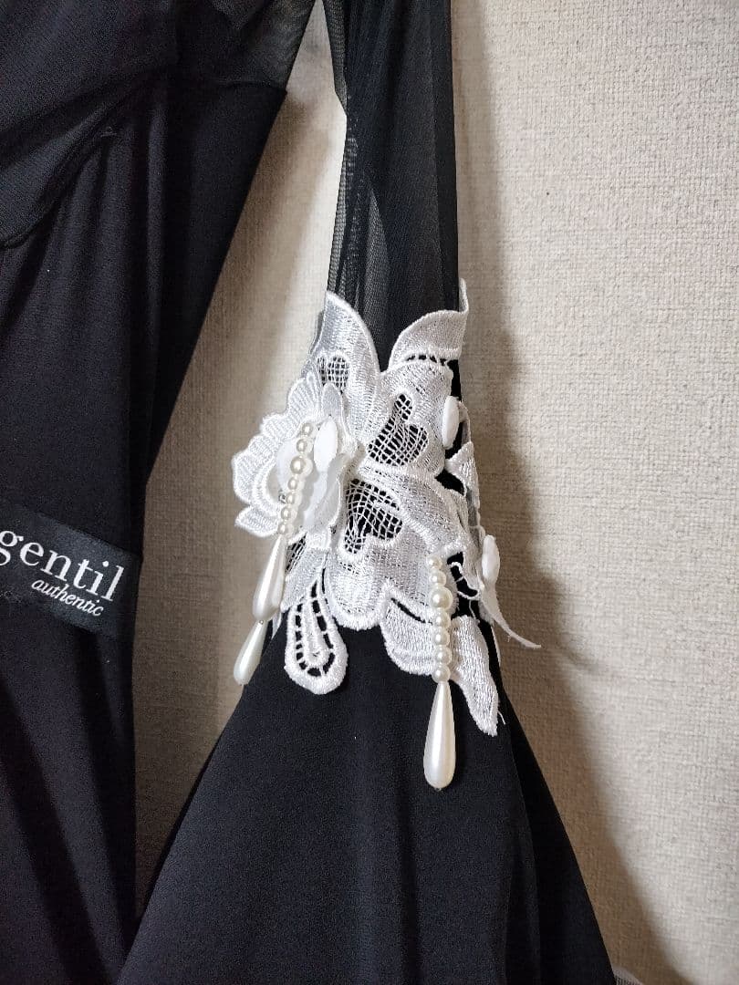 ジャンティ社交ダンス、スタンダードドレス、黒いドレスに白い小花が素敵！