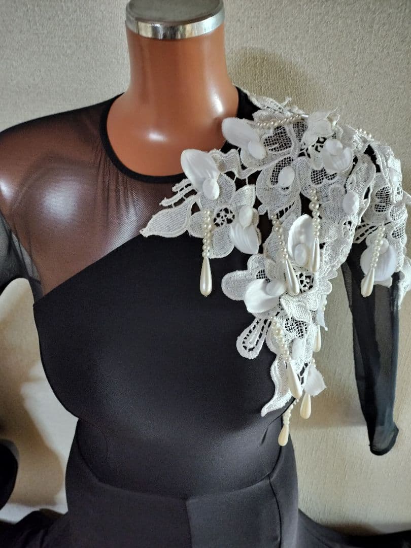 ジャンティ社交ダンス、スタンダードドレス、黒いドレスに白い小花が素敵！