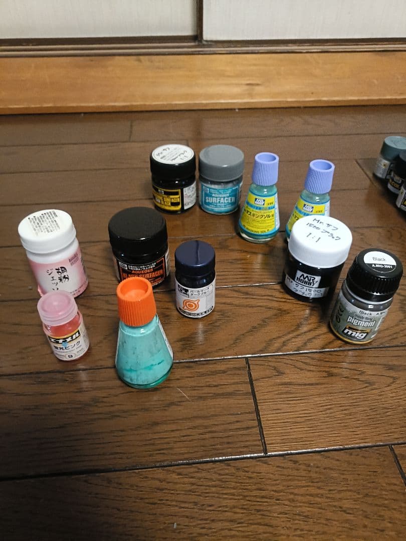 ミスターホビー　ミスターカラー　タミヤカラー　アクリル塗料　300個