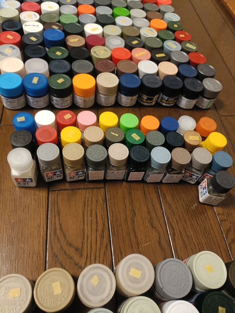 ミスターホビー　ミスターカラー　タミヤカラー　アクリル塗料　300個