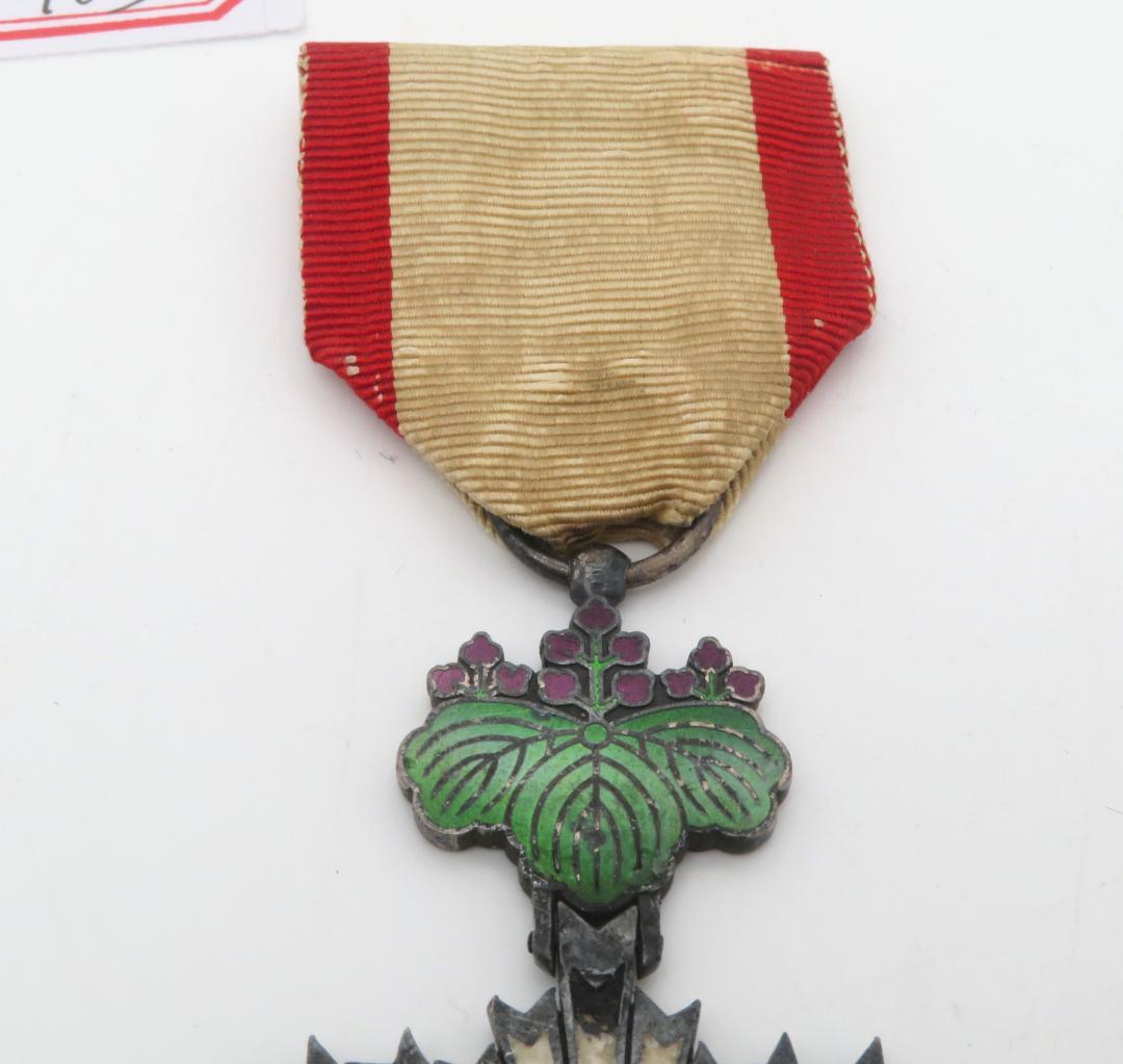 903、、勳六等単光旭日章　メダル　徽章 　勲章　記章　1点