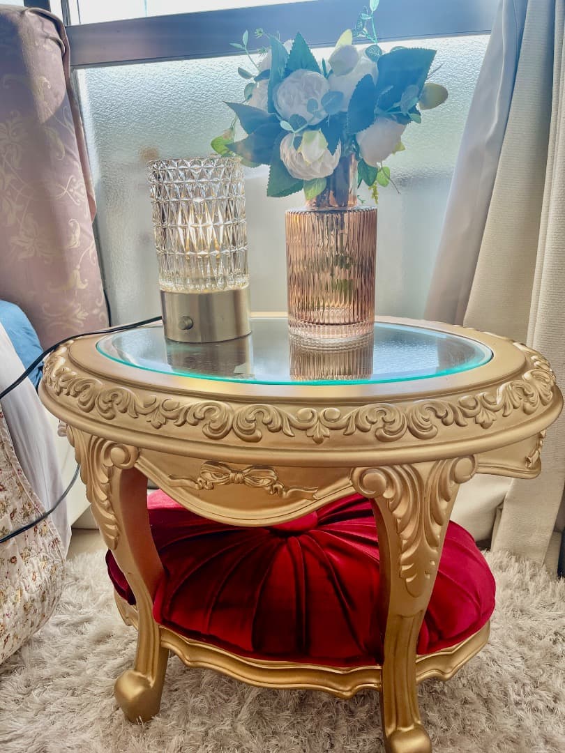 オーバル型のセンターテーブル、手作りで豪華な生地を使用