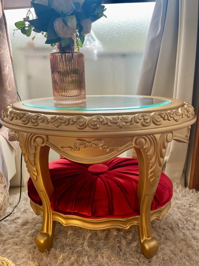 オーバル型のセンターテーブル、手作りで豪華な生地を使用