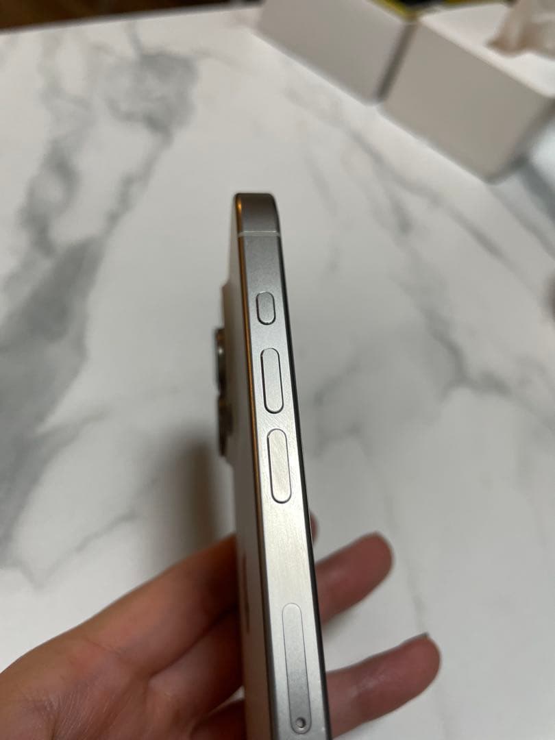 【美品/SIMフリー】iPhone15 Pro 256GB ホワイト 箱あり