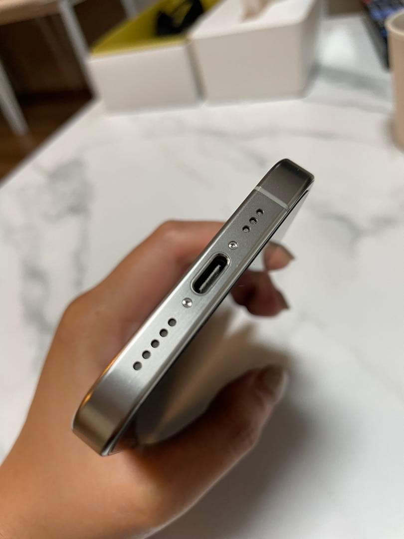 【美品/SIMフリー】iPhone15 Pro 256GB ホワイト 箱あり