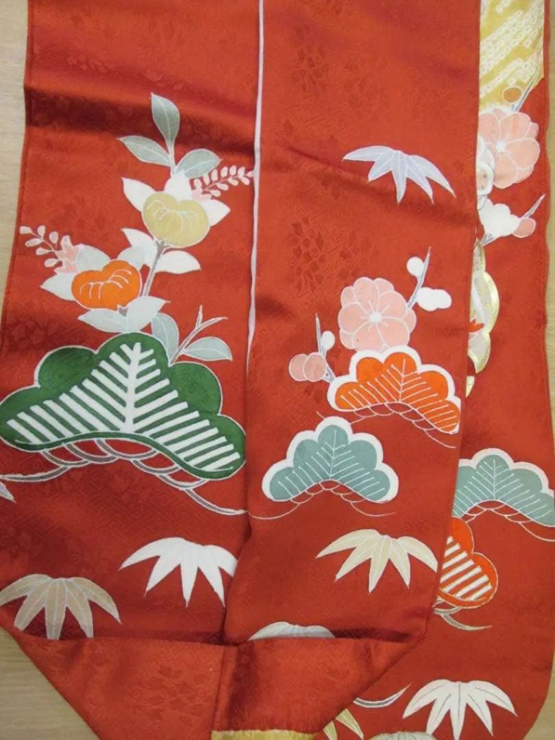 本加工☆朱赤☆絞り金駒刺繍振り口付き振袖