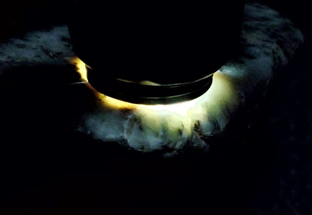 ★翡翠原石★青海川・硬玉【川ズレ・カット677ｇ】