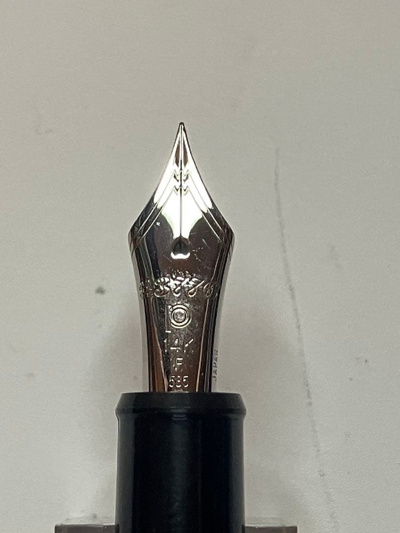 PLATINUM　#3776　センチュリー　ブラックダイヤモンド　F-nib
